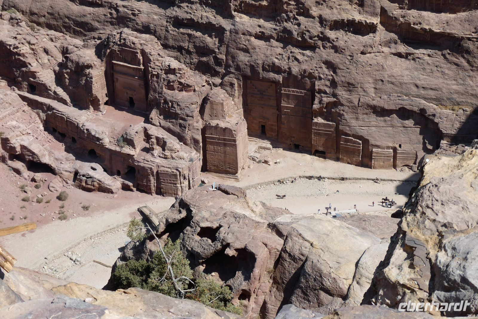 Blick auf die unteren Gräber