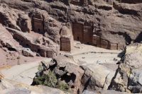 Blick auf die unteren Gräber