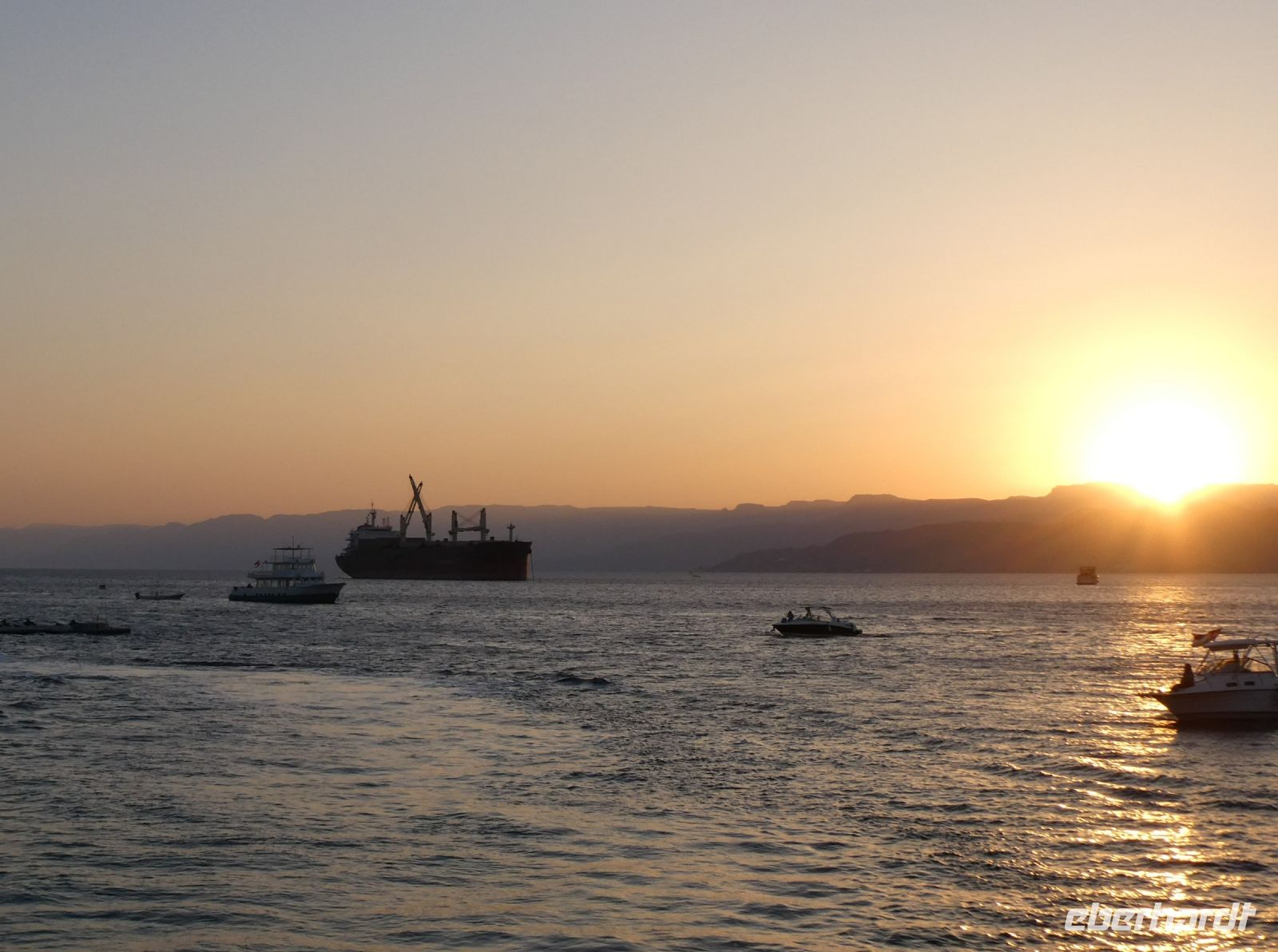 Schiffe im Licht der untergehenden Sonne