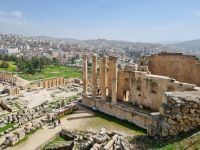 Jerash - Blick vom Südtheater auf den  Zeus-Tempel