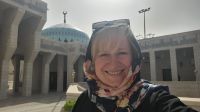 Rundreise Jordanien - Reisebegleiterin Franzi in der Zentralmoschee Amman