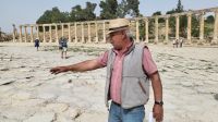 Rundreise Jordanien - Khalil in der antiken römischen Siedlung in Jerash