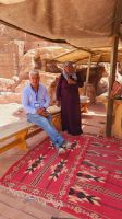 Rundreise Jordanien - Kaffeepause in der Felsenstadt Petra