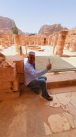 Rundreise Jordanien - Khalil in der Byzantinischen Kirche in der Felsenstadt Petra