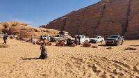 Jordanien, Wadi Rum, Jeep Parkplatz an der großen Felsenbrücke
