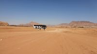 Jordanien, Wadi Rum, endlich ist der Bus in Sicht..