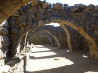 Der Pferdestall - und auch hier: dicke Mauern, die heute noch stehen.