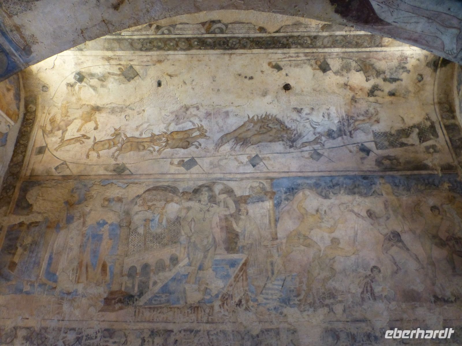 Die Fresken des Jagdschlösschens sind von großer Erzählfreude. Unten die große Badende, darüber eine Jagdszene.