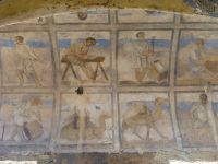 Verschiedene Berufe und darunter eine Karawane von Dromedaren. Vielleicht transportieren sie die Güter, die die Handwerker herstellen?