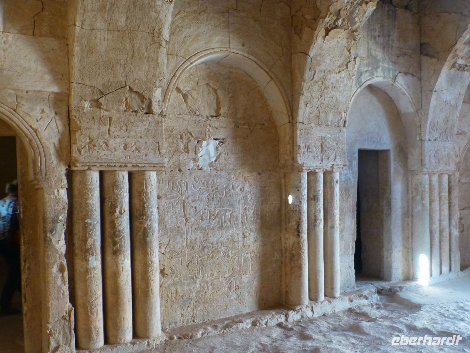 Auch diese schön profilierte Wände lassen eher an einen angenehmen Aufenthaltsort denken als an ein Fort.