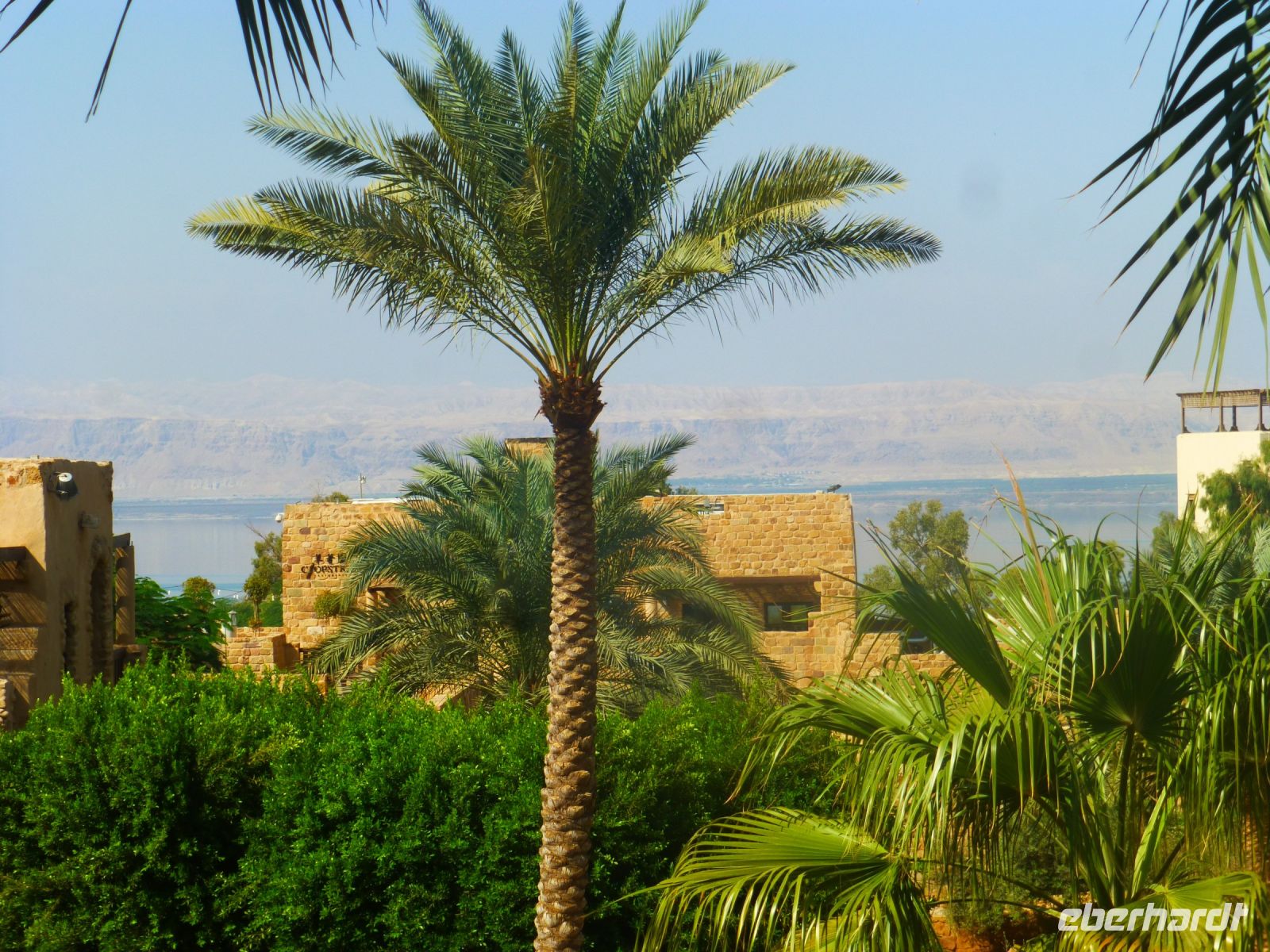 Israel grüßt von der anderen Seite des Toten Meeres.