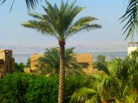 Israel grüßt von der anderen Seite des Toten Meeres.