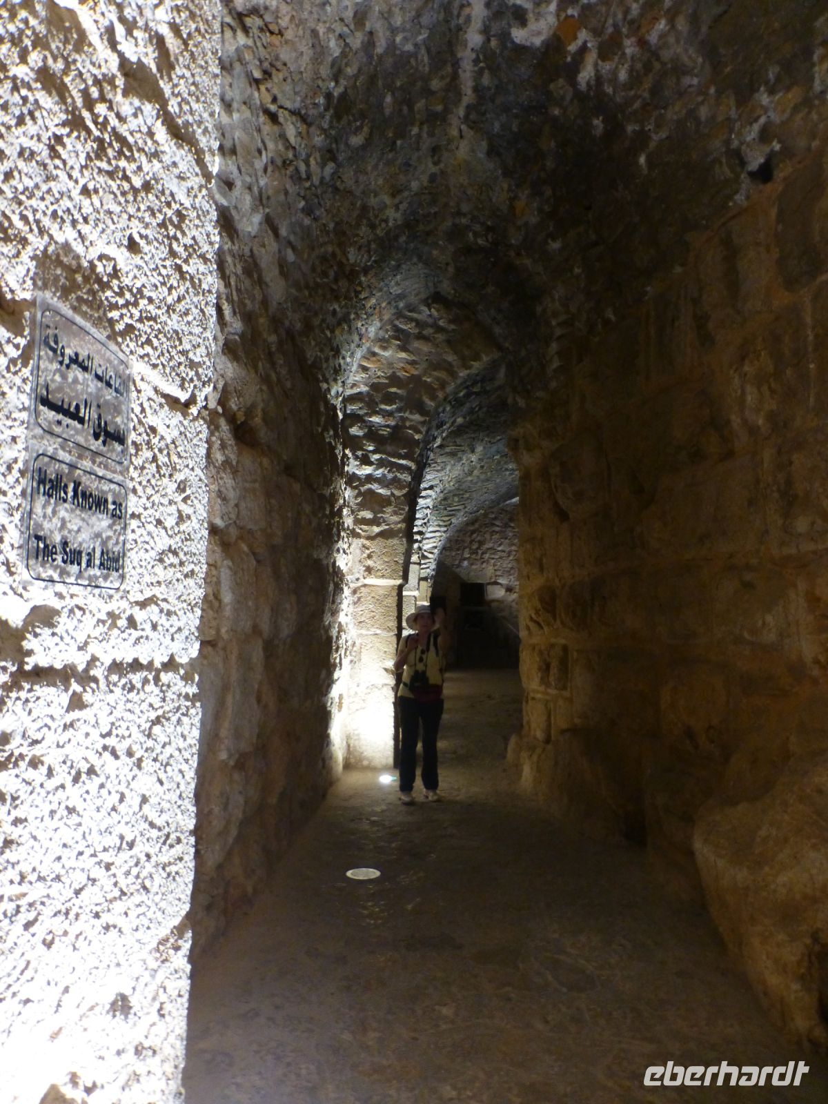 Mächtige und hohe Gewölbe im Innern.