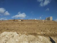 Das Beduinenzelt links nimmt sich merkwürdig fremd aus. 