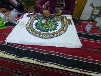 In einer Werkstätte erfahren wir, wie Mosaike heute hergestellt werden. 