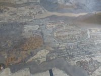 Denn das kostbare Stück ist über die Jahre hinweg arg in Mitleidenschaft geraten. Links oben erkennt man die Brücke, die über den Jordan führt.