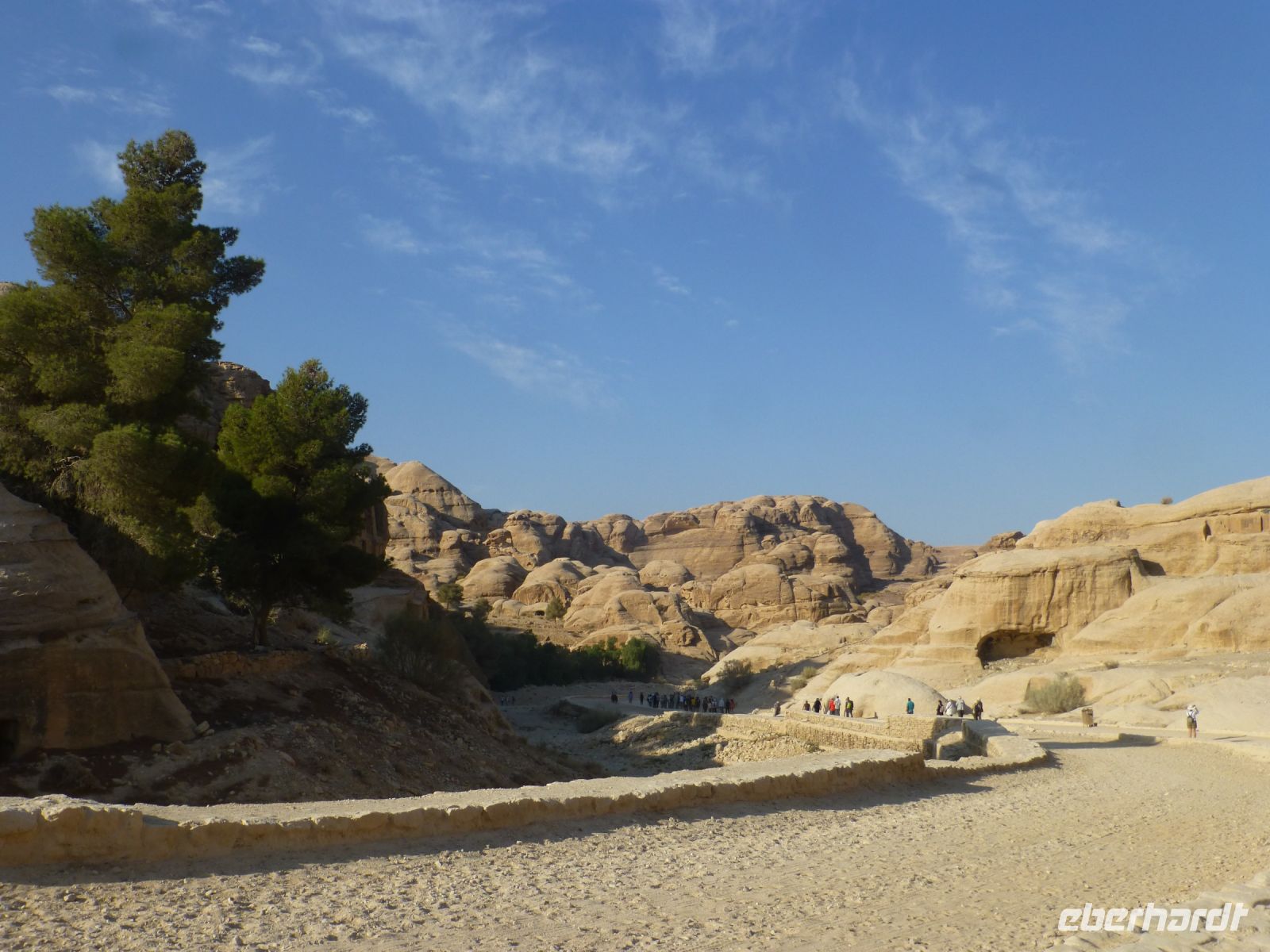 Der fein geschwungene Anlauf zum Siq, morgens kurz nach 8 Uhr.