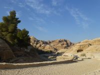 Der fein geschwungene Anlauf zum Siq, morgens kurz nach 8 Uhr.