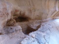 Im Siq läuft diese Wasserinne entlang des Weges und erlaubt dem Reisenden, sich zu erfrischen und die Tiere zu tränken.