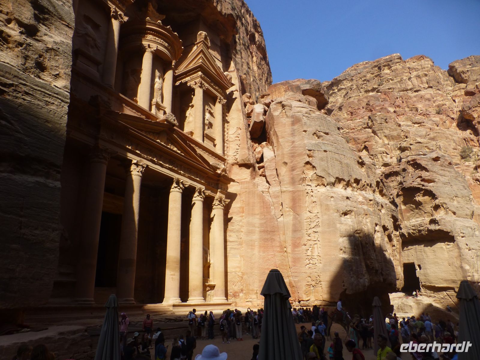 Die oberen, fein ziselierten Element treten hier besonders gut hervor. 