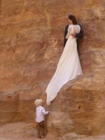 Eine ungewöhnliche Kulisse für einen schönen Moment.