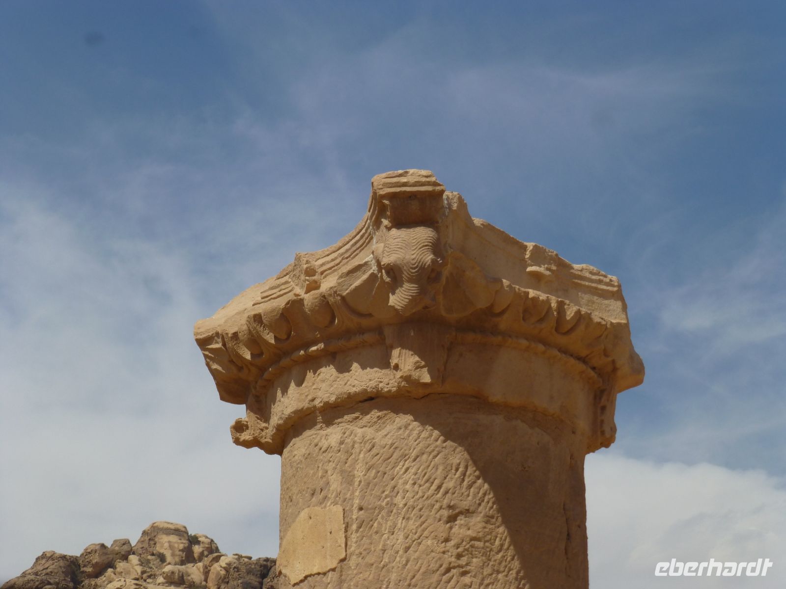 An jedem Kapitel vier Elefantenköpfe; so soll es über 400 Köpfe gegeben haben…