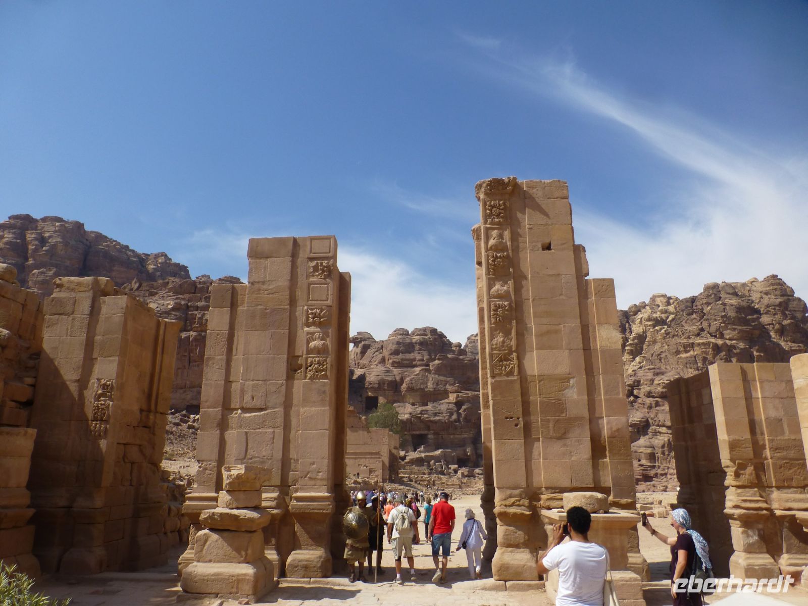 Das Temenostor (Temenos = Tempelbezirk) markiert die Grenze zwischen profanen und sakralem Bereich. 