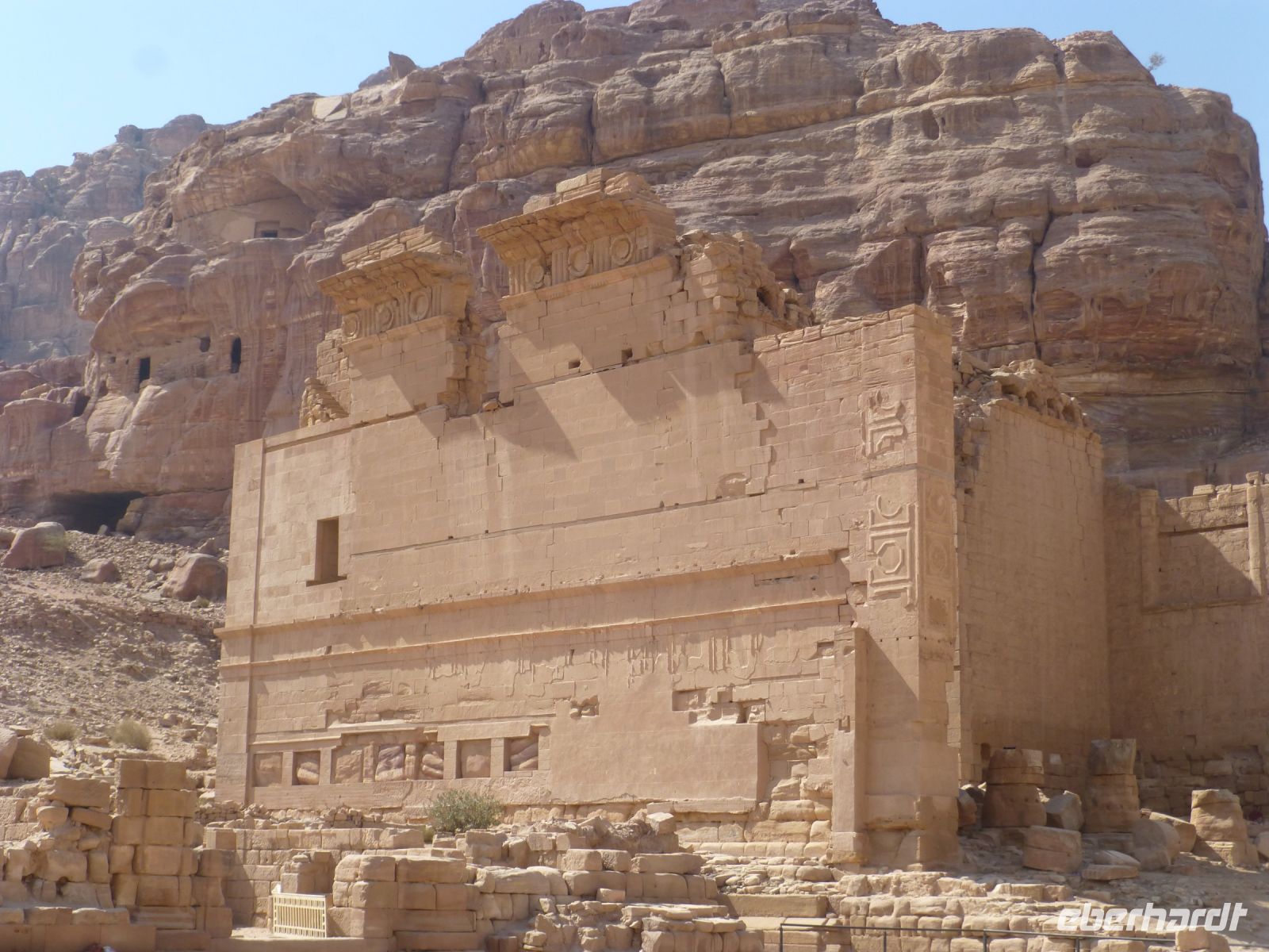 Qasr al-Bint, der Palast der Tochter des Pharao, ist das einzige freistehende Gebäude in Petra und war das Hauptheiligtum der Stadt.