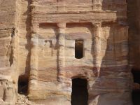 Das Seidengrab hat seinen Namen aufgrund seiner bunten Maserung.