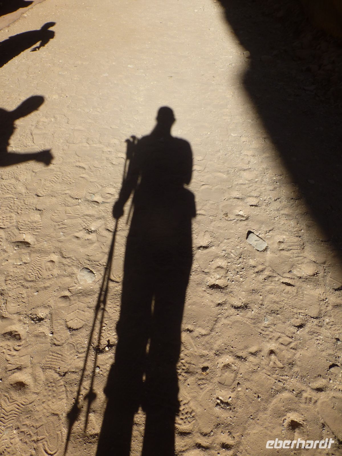 Wanderstöcke sind eine Hilfe, denn…