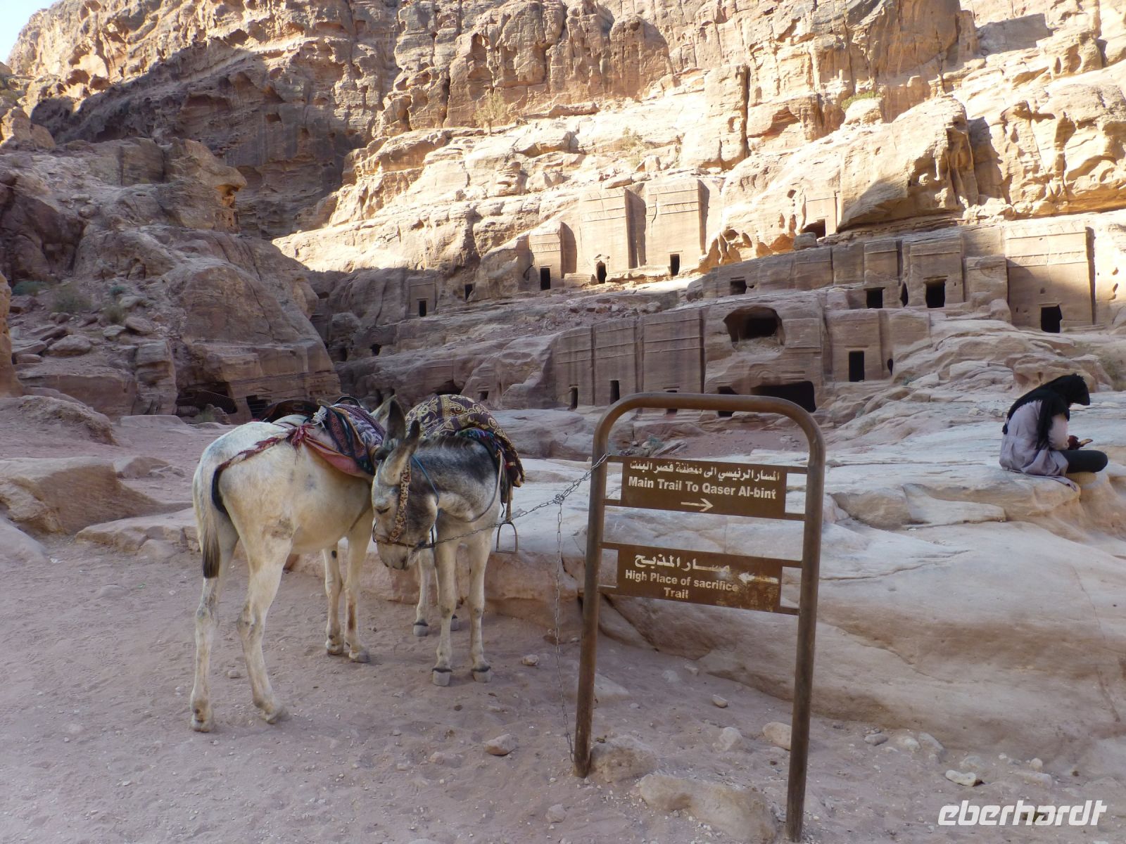 … hier links beginnt unser Weg auf den Opferplatz - zu Fuß.