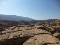 Eine Weihestätte in großartiger Lage. Auch der Opferplatz wurde geebnet, um hoch oben Platz für den Ritus zu haben.