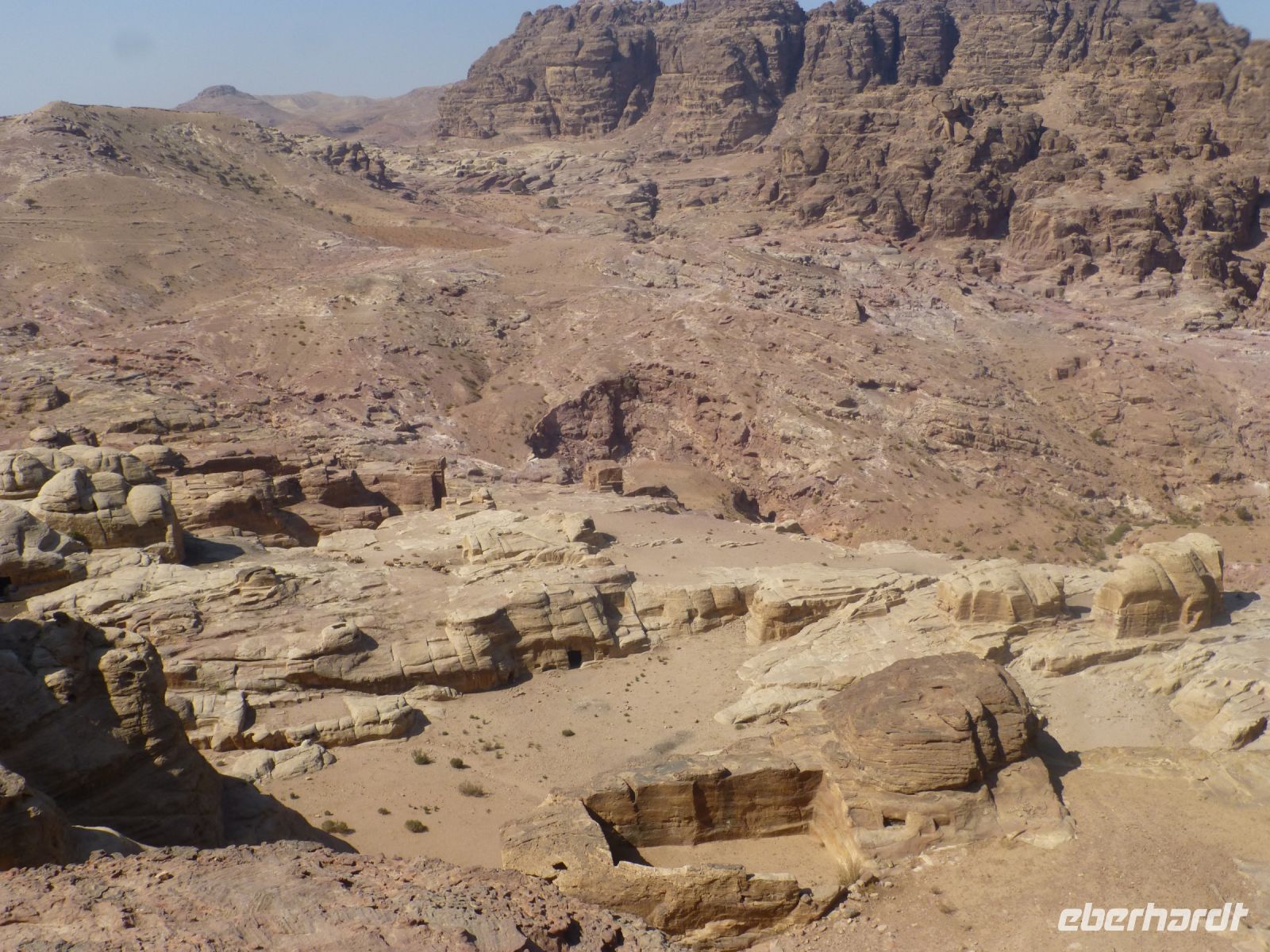 Unter uns eine große Zisterne mit den dazugehörigen Zu- und Abläufen.