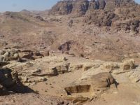 Unter uns eine große Zisterne mit den dazugehörigen Zu- und Abläufen.