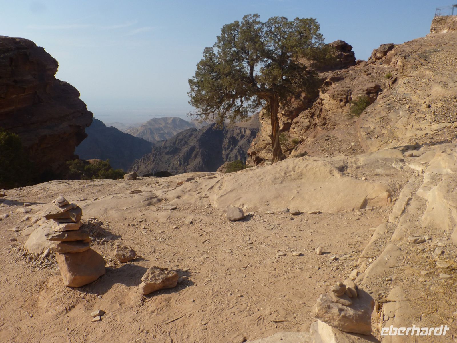 Ein Stück weiter ist kaum noch ein Mensch, es ist ganz still. 