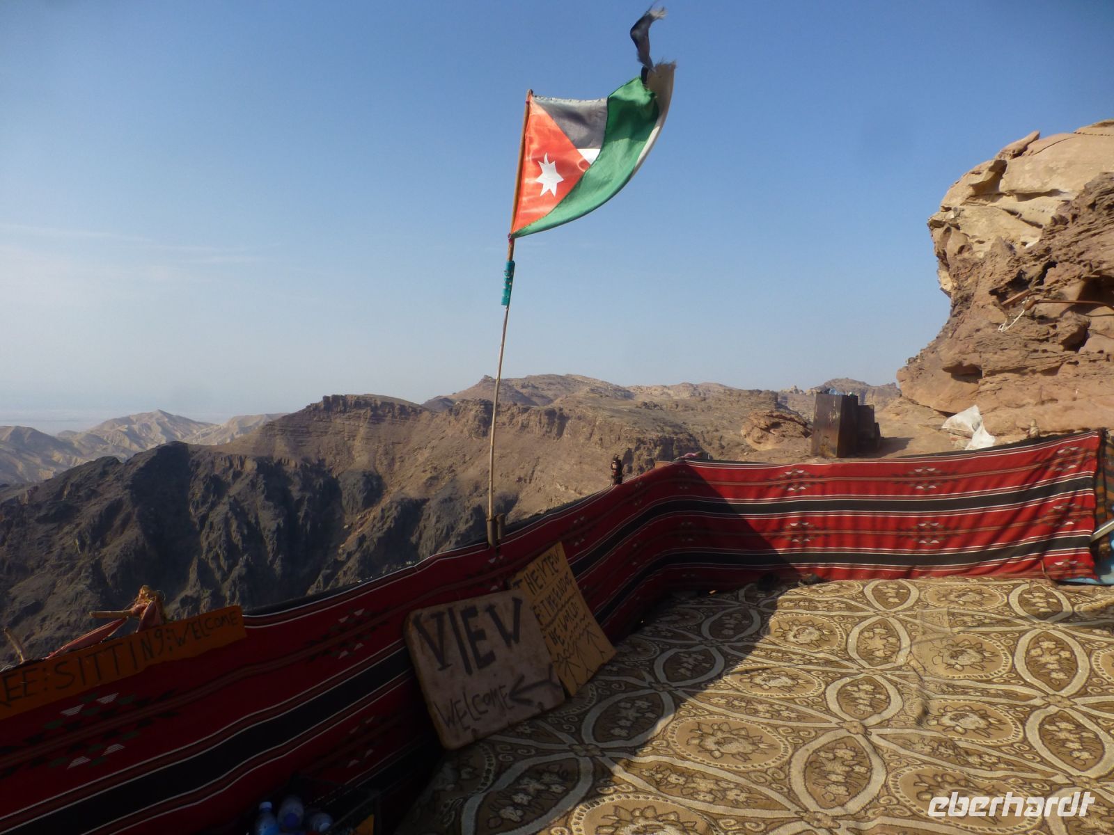 Mit einem spektakulären Blick werben alle Teezelte auf dieser Höhe.