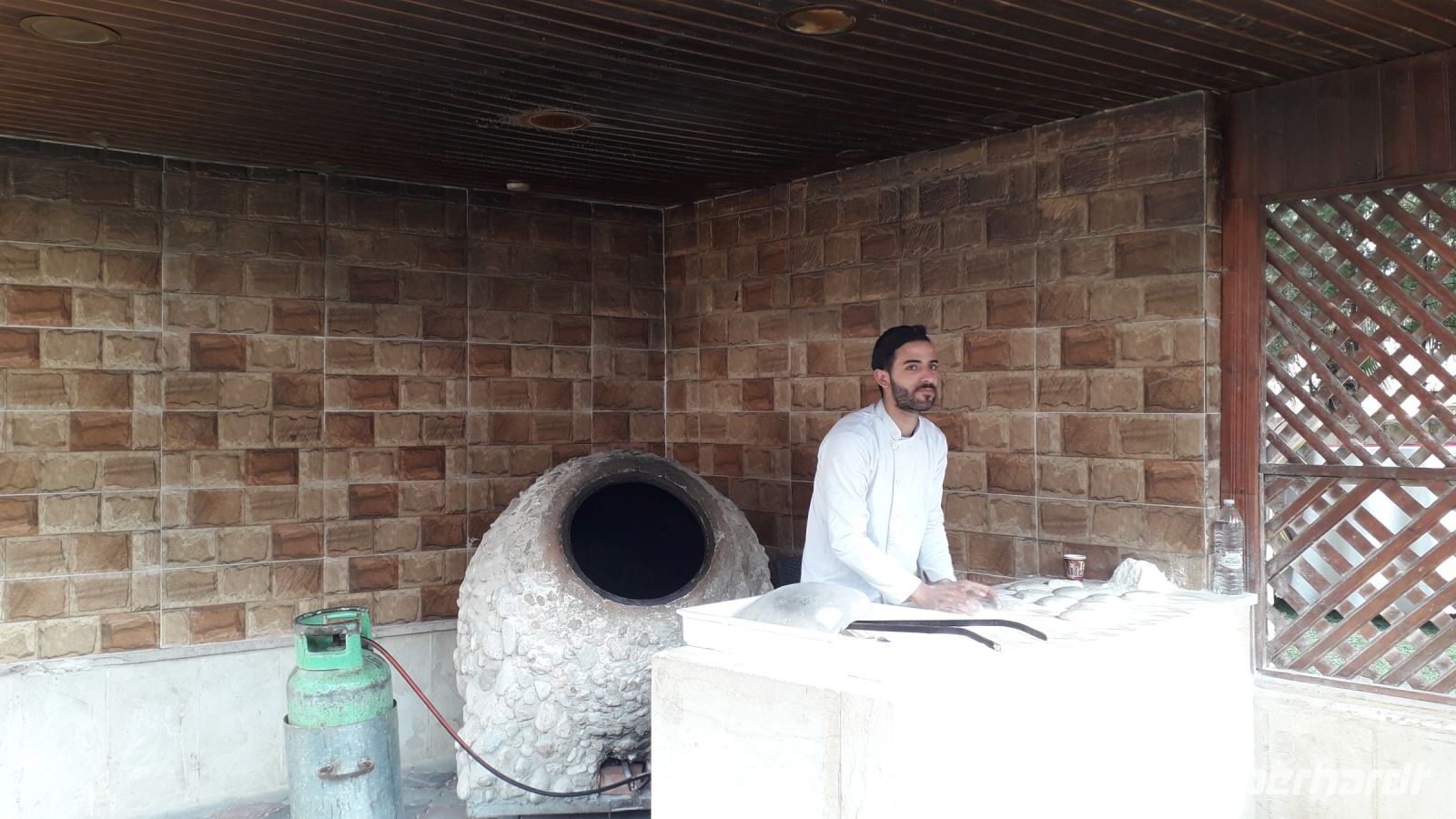 Das Brot wird für uns frisch im Ofen gemacht