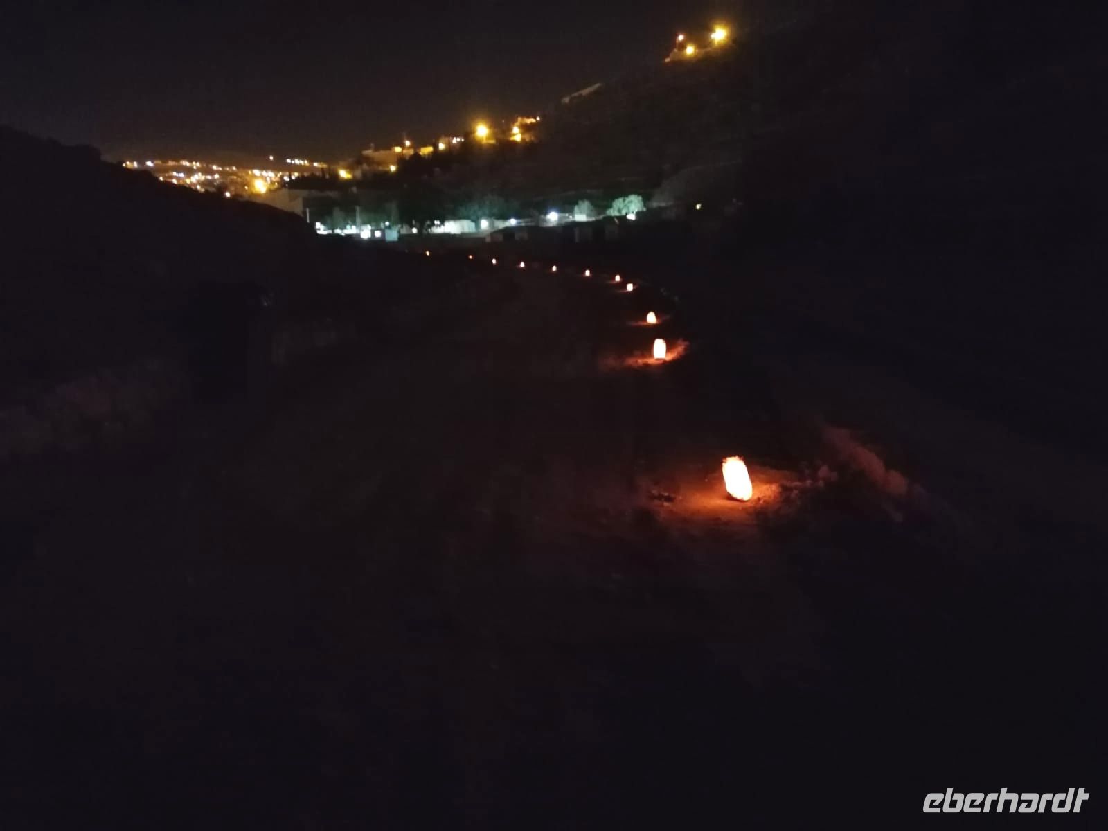 Auf dem Weg zum Schatzhaus wurden 1800 Kerzen aufgestellt