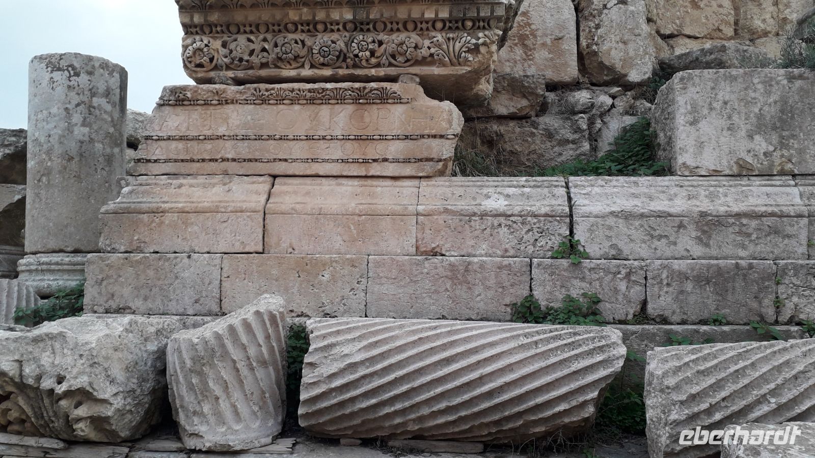 ganz anders verzierte Säulen in Jerash