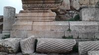 ganz anders verzierte Säulen in Jerash