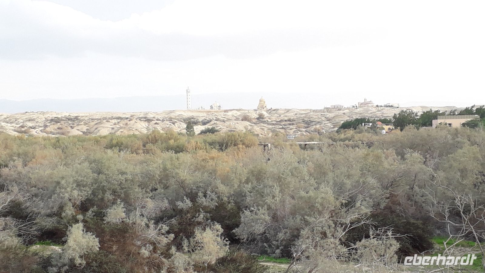 Es gibt mehrere christliche Kirchen in Bethanien