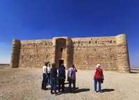 Wir lauschen Mahmoud andächtig