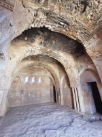 Raum mit kleinen Schlafsälen in einer ehemaligen Karawanserei, Qasr al Harrana