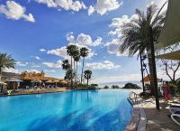 Pool im Mövenpick Hotel am Toten Meer