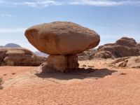 Ausführliche Rundreise im Königreich Jordanien - Der Pilz - eine Gesteinsformation im Wadi Rum