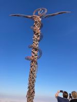 Ausführliche Rundreise im Königreich Jordanien - Das rostige Mahnmal auf dem Berg Nebo