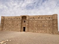 Ausführliche Rundreise im Königreich Jordanien - das Wüstenschloss Qasr al Kharana