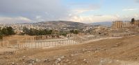 Jerash, ovales Forum und Zeustempel