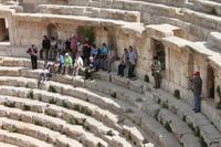 IMG_8640_Unsere Gruppe im Kleinen Theater im antiken Gerasa, Jerash &ndash; &copy; Alice Teipelke (Eberhardt TRAVEL)