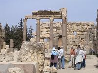 Viele Säulen wurden wieder aufgerichtet